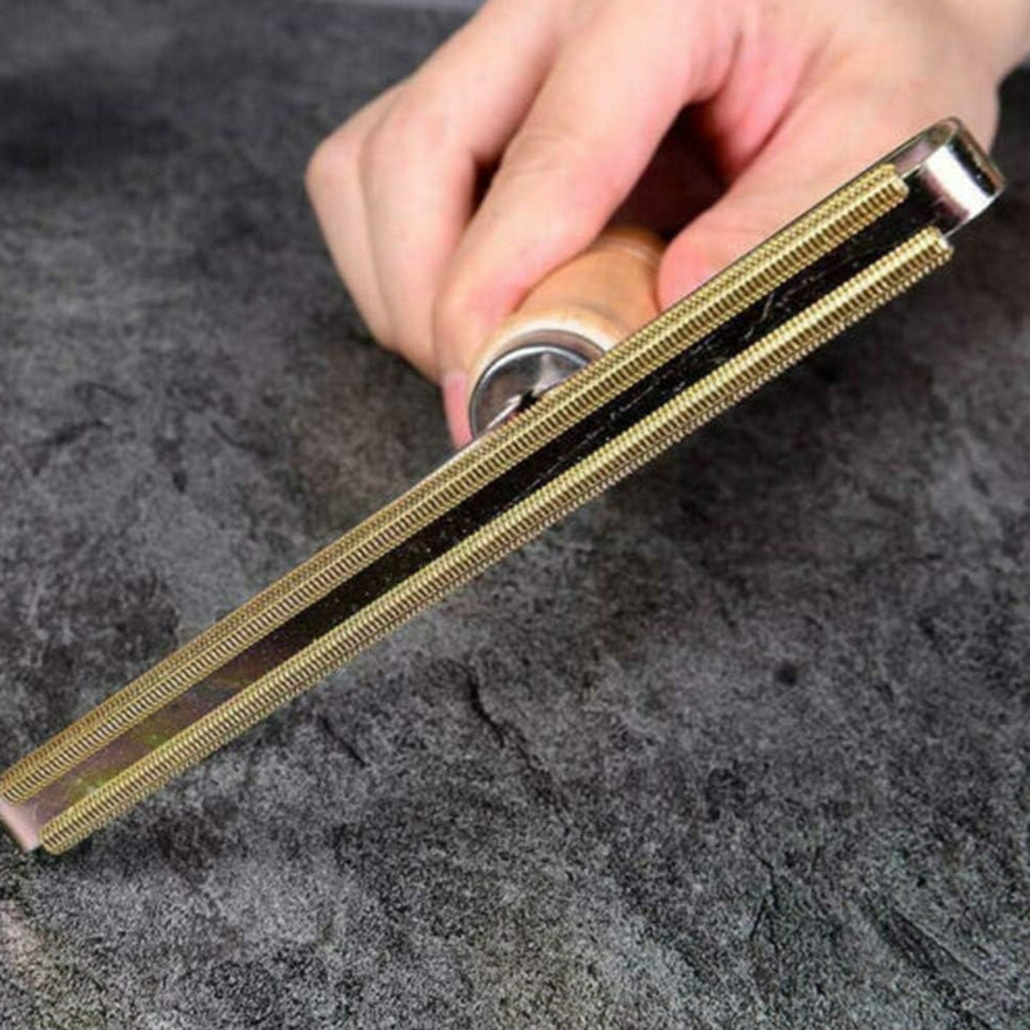 Lint Remover – Double-Sided with Wooden Handle