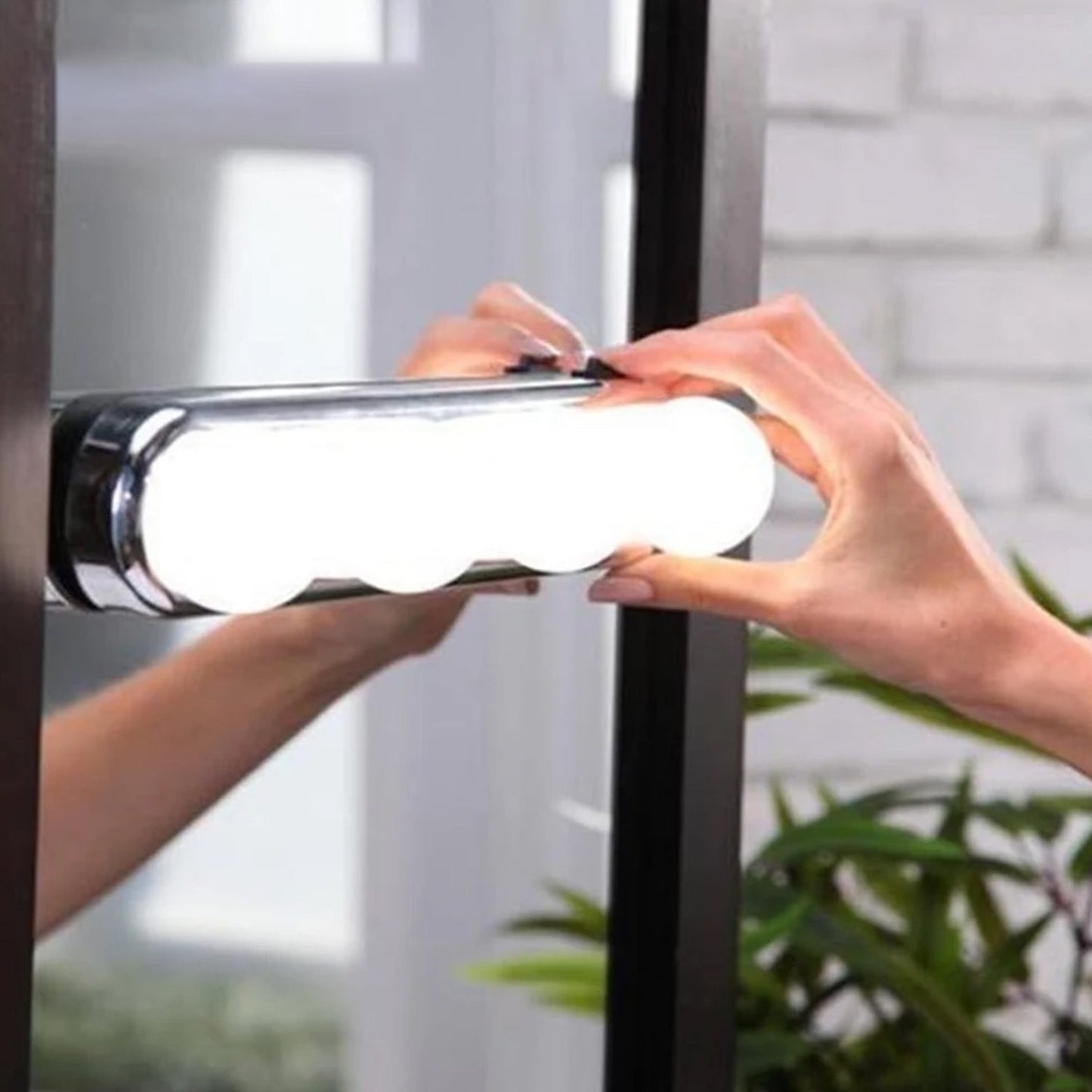Portable Makeup Light – Battery-Powered LED Vanity Mirror | Indo Glow