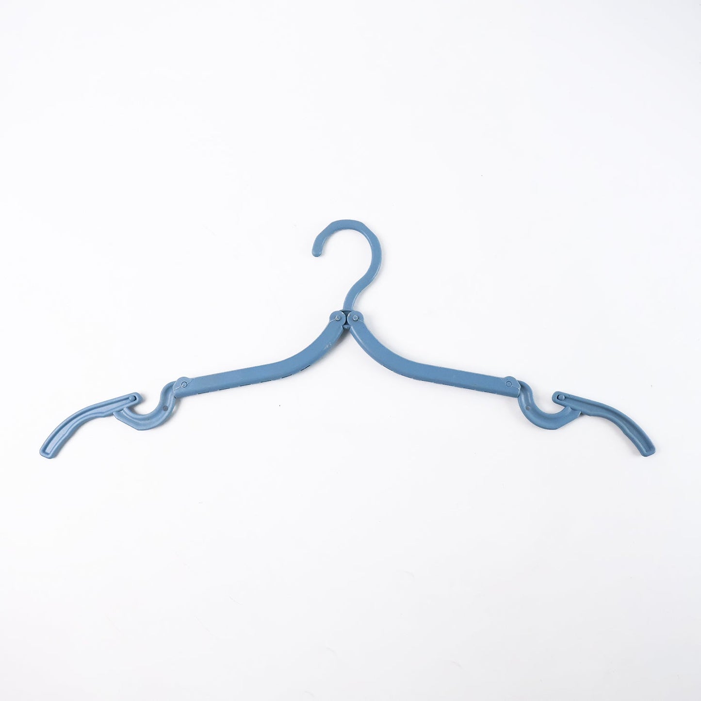 Space-Saving Travel Hangers – Compact 4-Pack for Easy