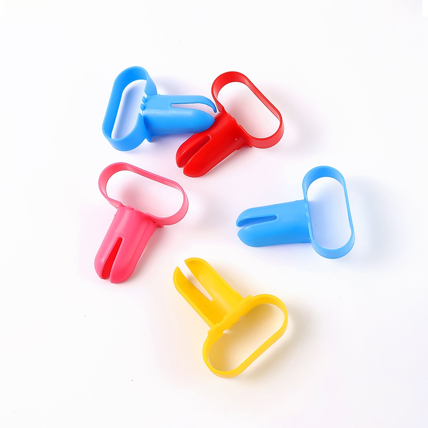 Compact plastic balloon tying tool pieces for party decoration