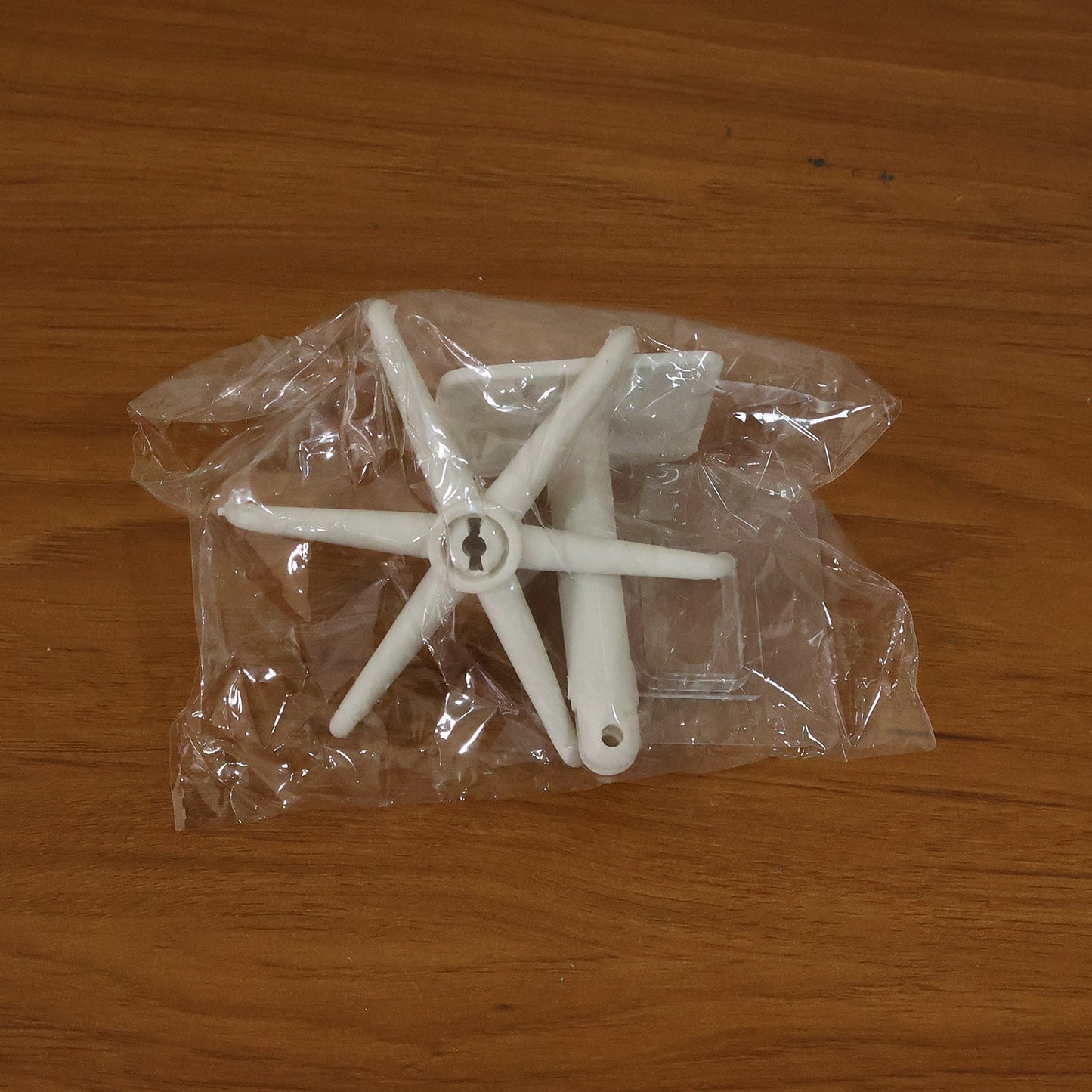 Self-Adhesive Wall Hook – 360° Rotating & Waterproof