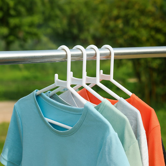 Space-Saving Plastic Clothes Hangers – Durable & Set