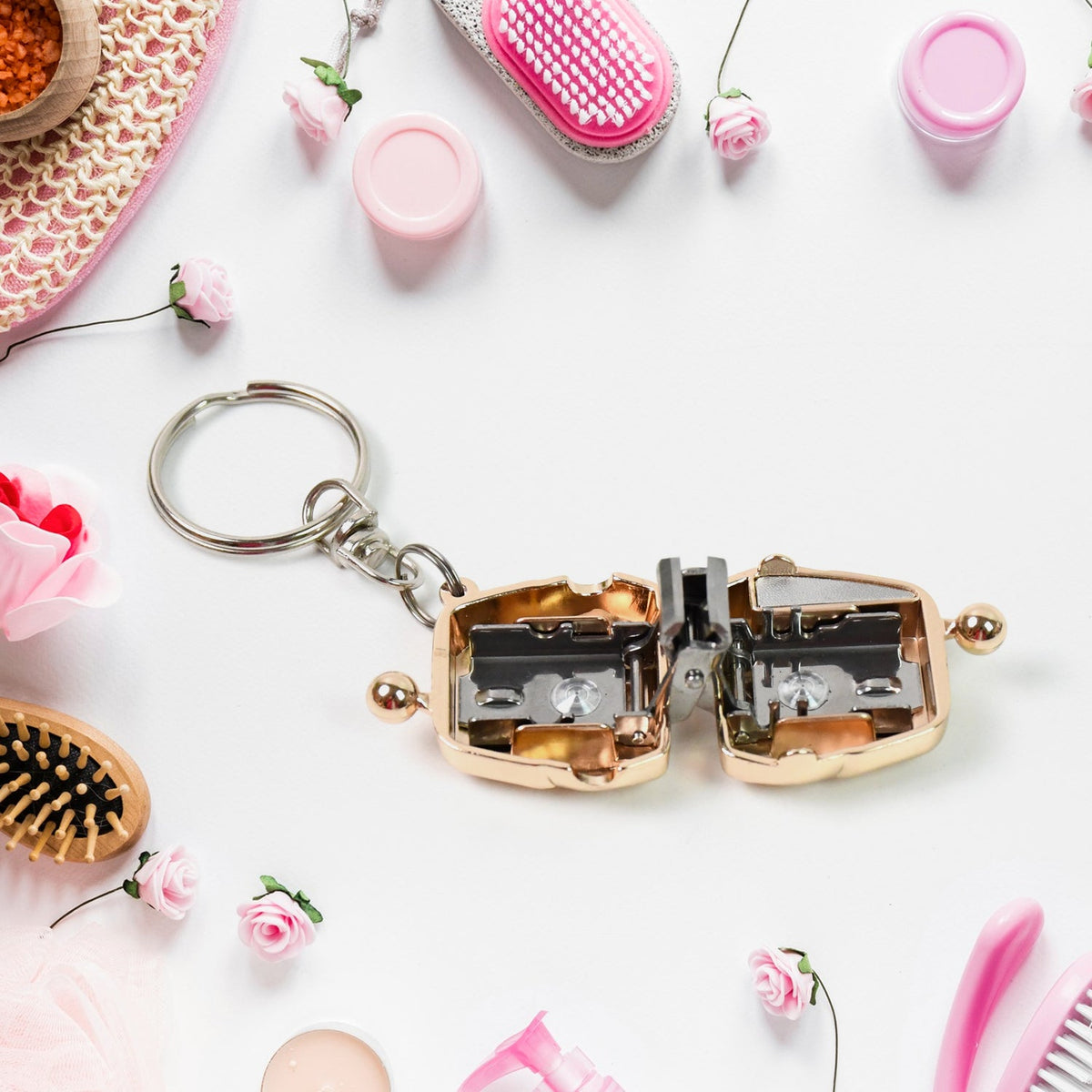 Nail Clipper Keychain – Compact 3D Floating Frame
