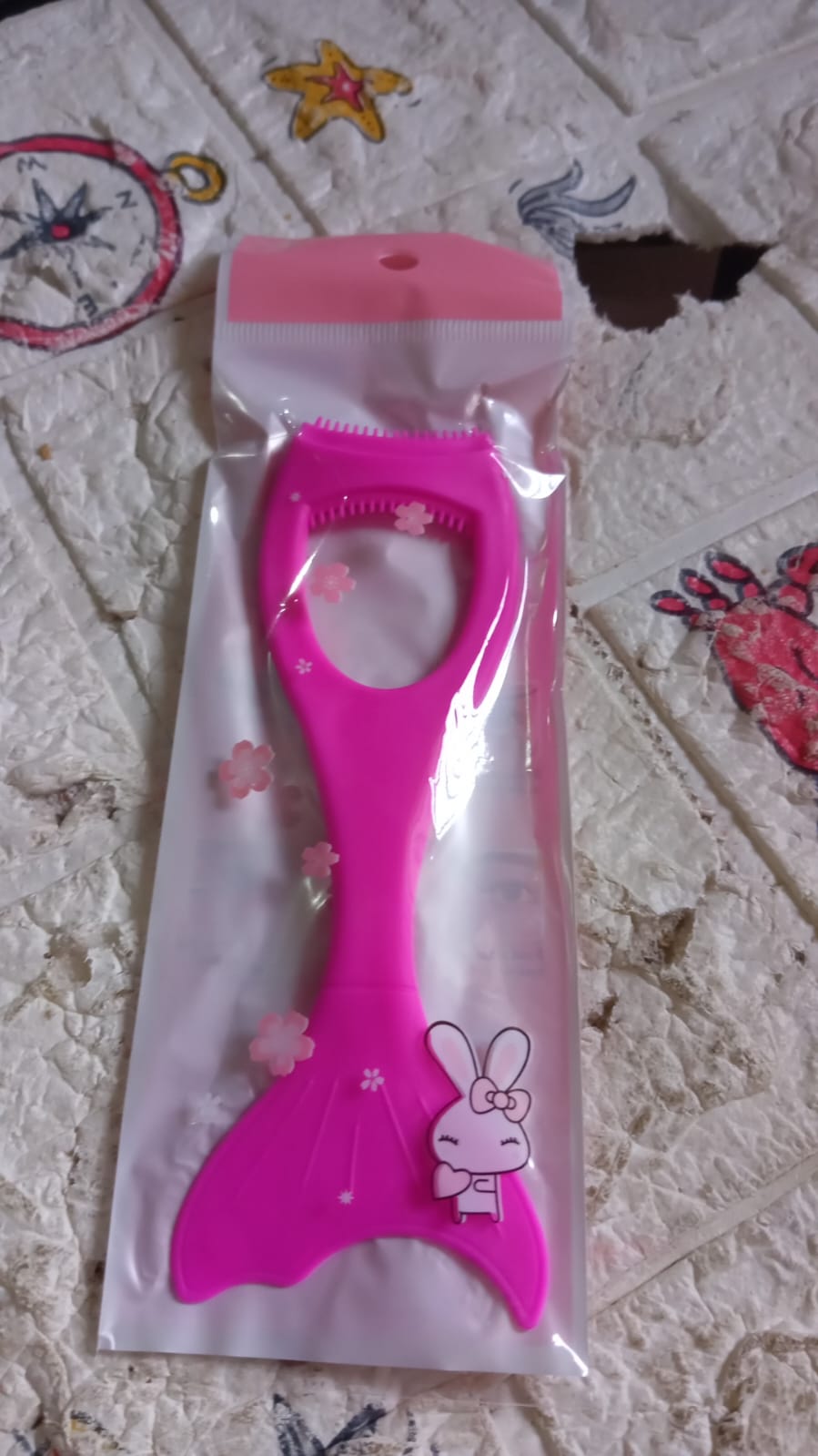 Silicone Eyeliner Tool – Curved for Easy Application