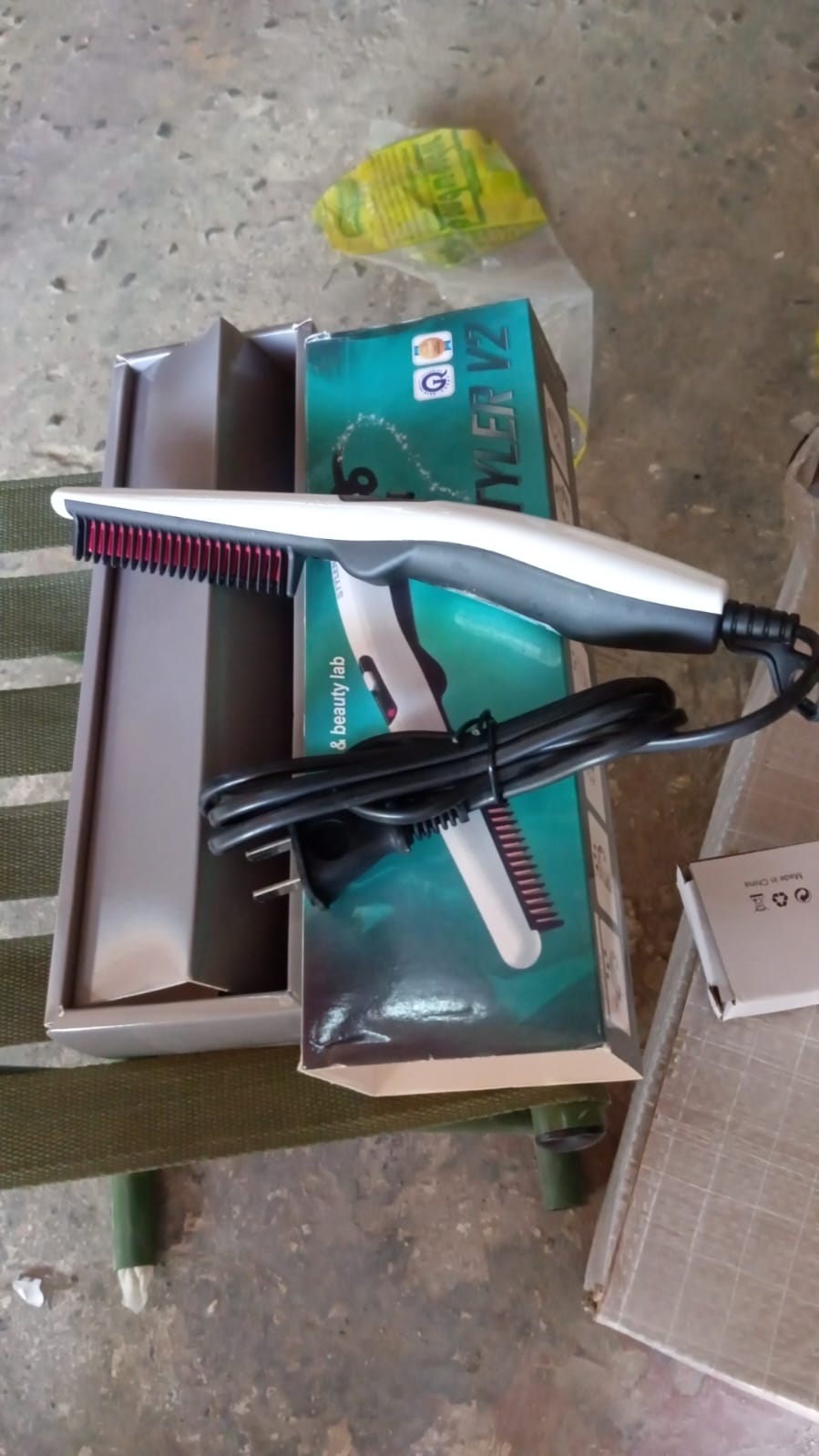 Electric Hair Straightening Comb – Portable & Safe Styling | Calm & Curl