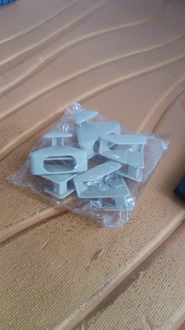 Space-Saving Plastic Triangle Hanger Connector Hooks – Wardrobe