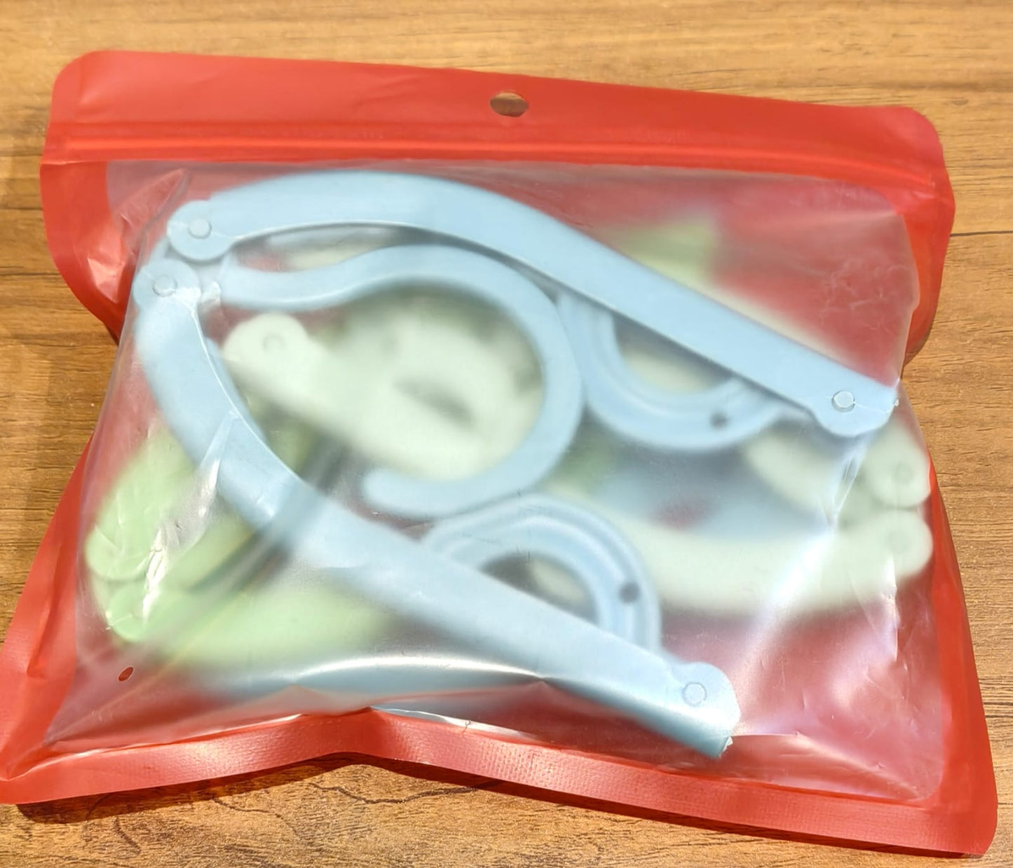 Space-Saving Travel Hangers – Compact 4-Pack for Easy