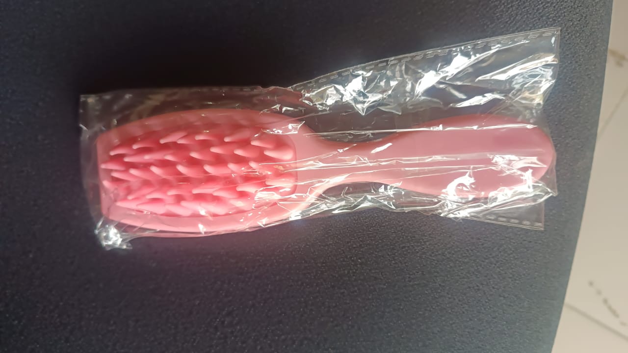 Silicone Scalp Massager – Soft Bristles for Deep Cleansing