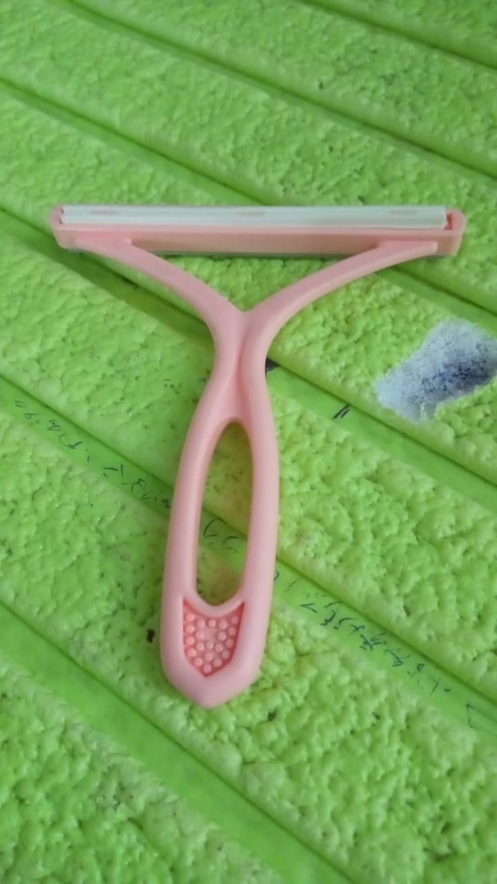 Travel-Ready Lint Remover – Pet Hair & Fuzz Brush