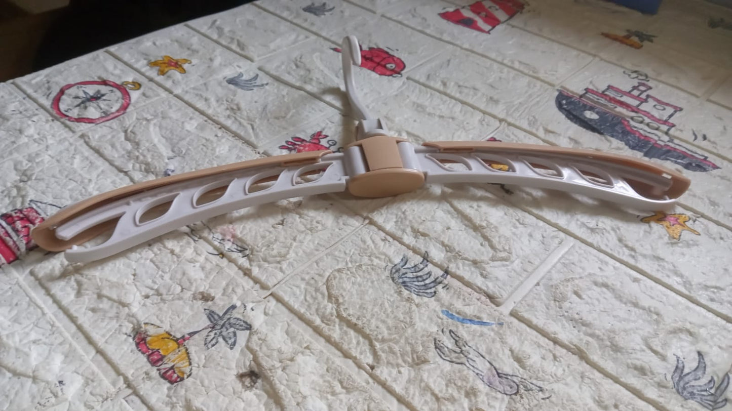 Travel-Ready Folding Hanger – 360° Rotating, -Friendly