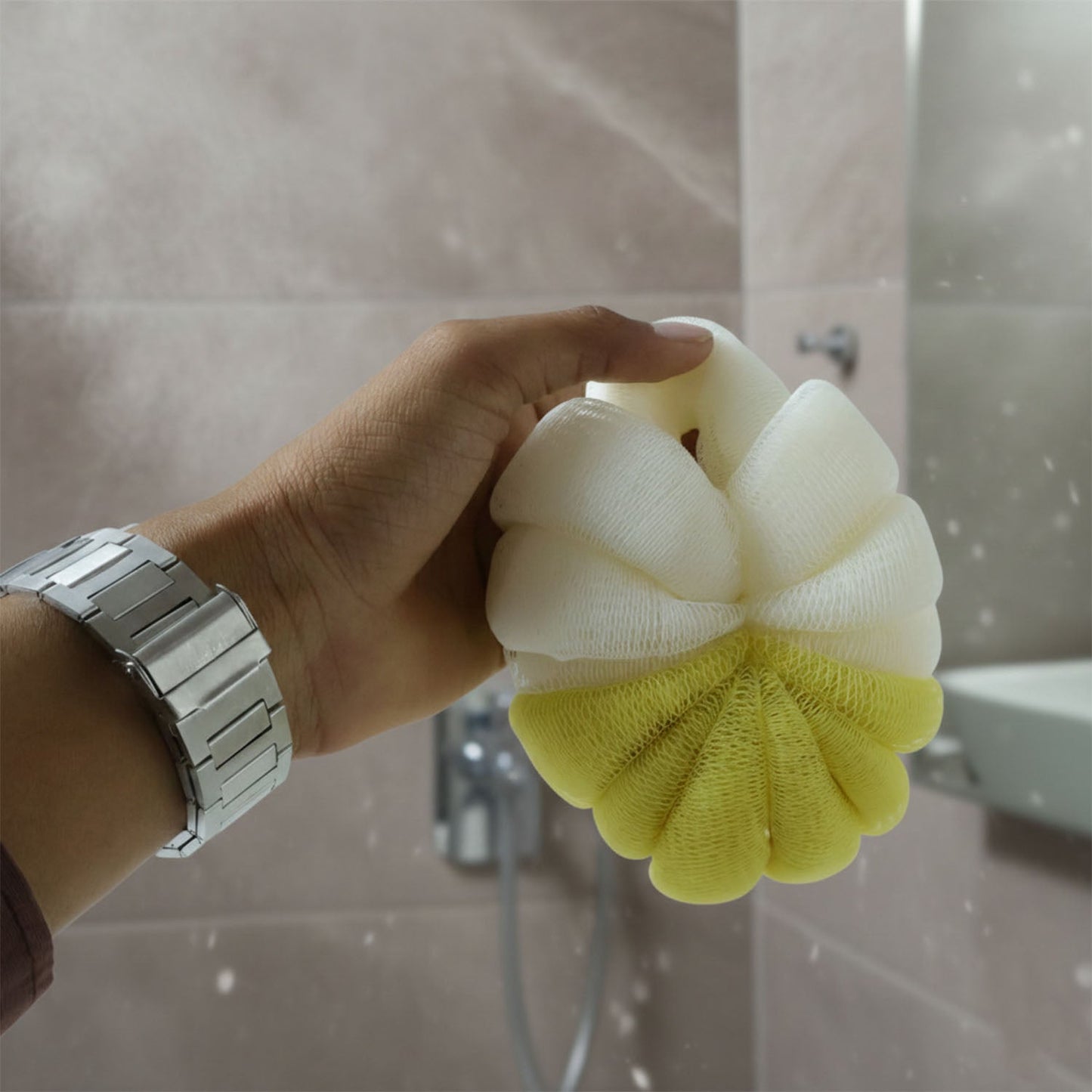 Soft Mesh Bath Loofah – Gentle Exfoliation & Rich Lather