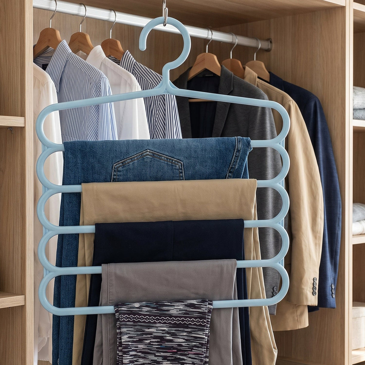 Close up of the swivel hook and hanging bars
