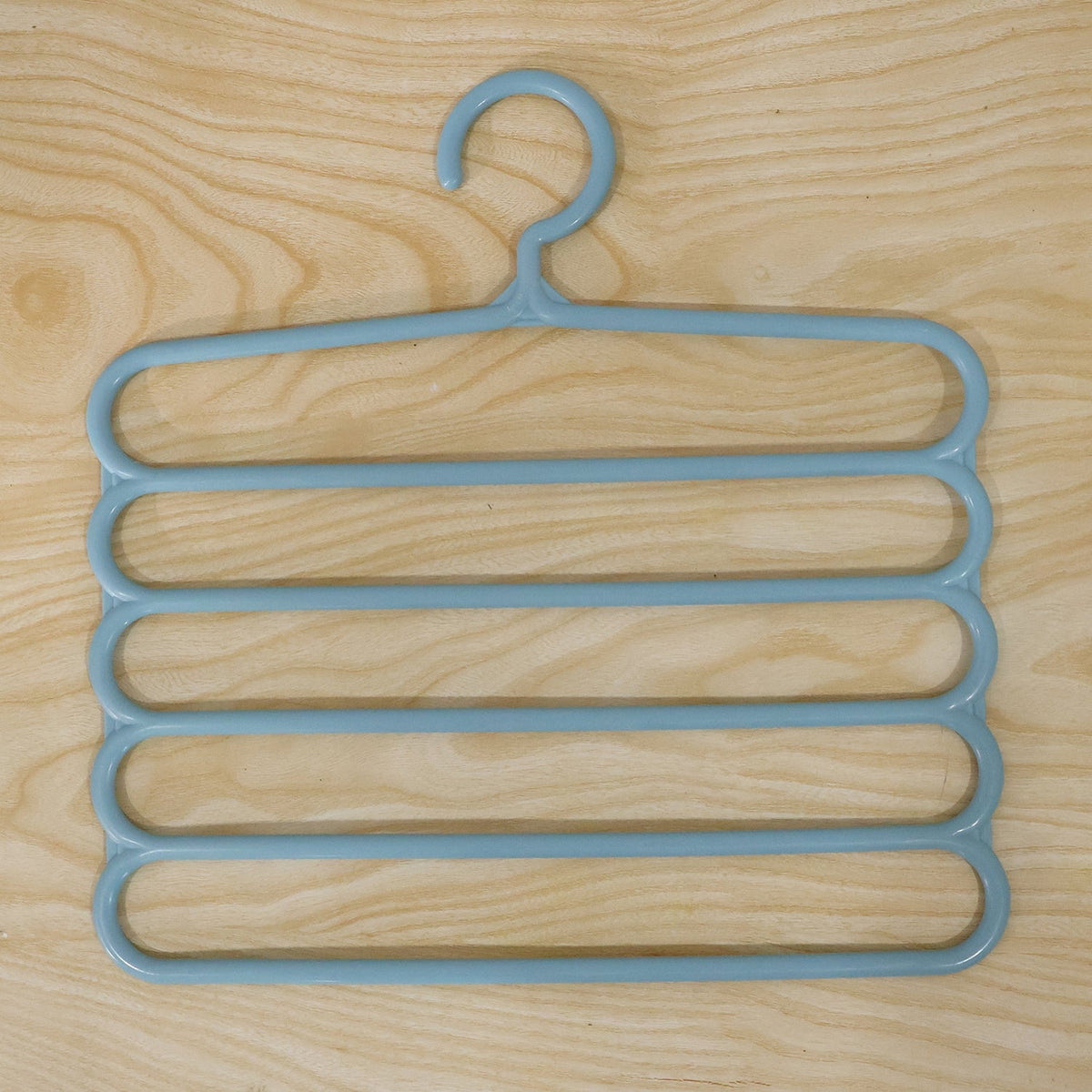 Live photo of small 5 in 1 plastic hanger