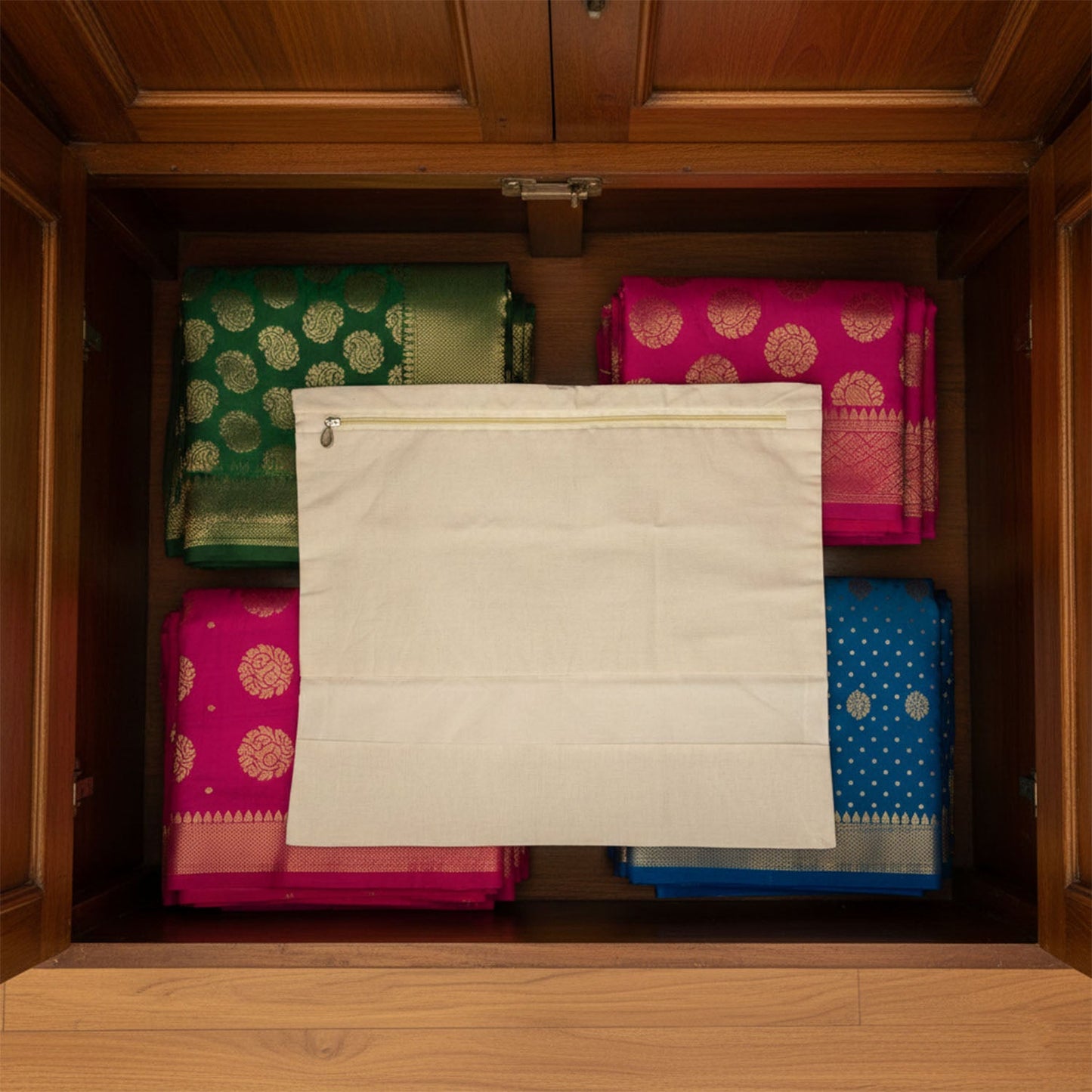 All-in-One Saree Storage Bag – Zip Closure Organizer