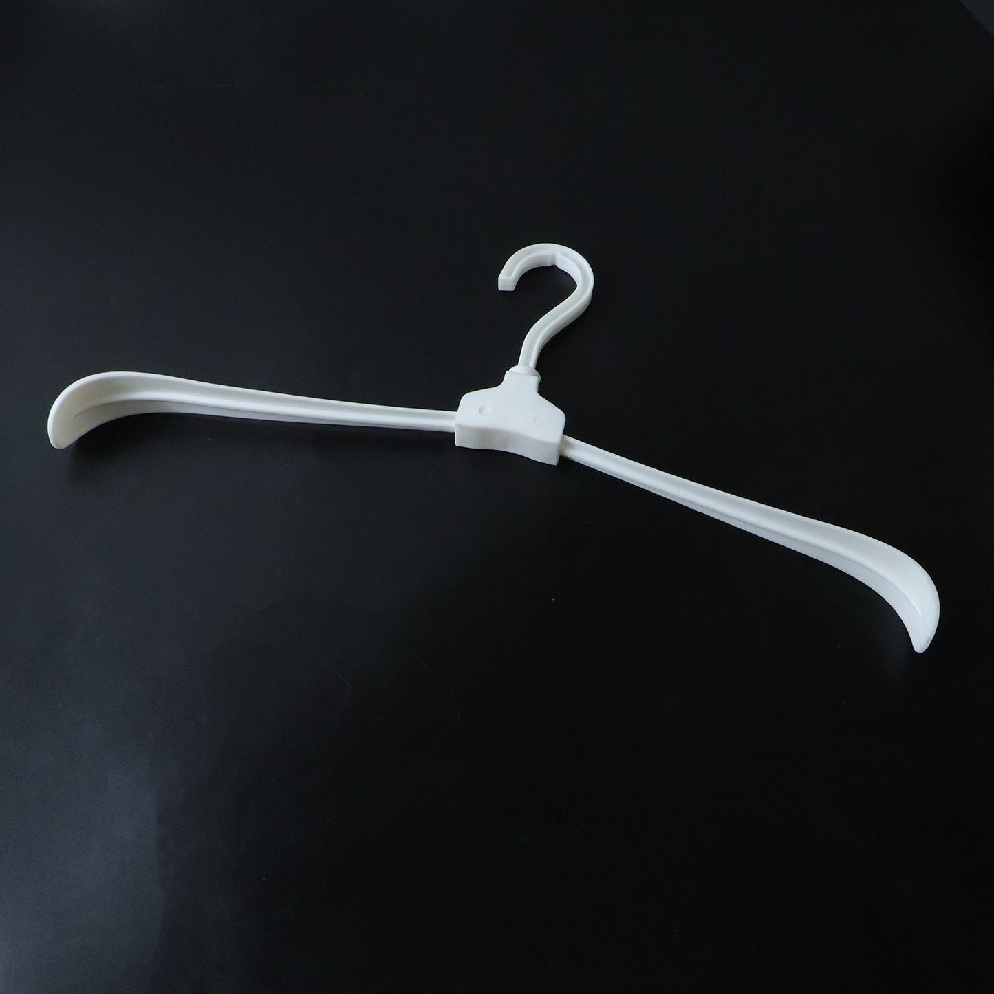 Space-Saving Plastic Clothes Hanger – Travel Friendly