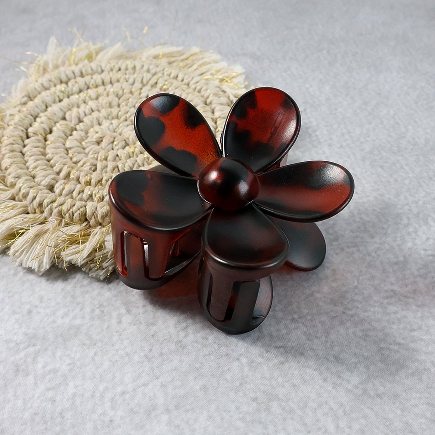 Flower Hair Clip – Elegant Plastic Claw for Secure Hold