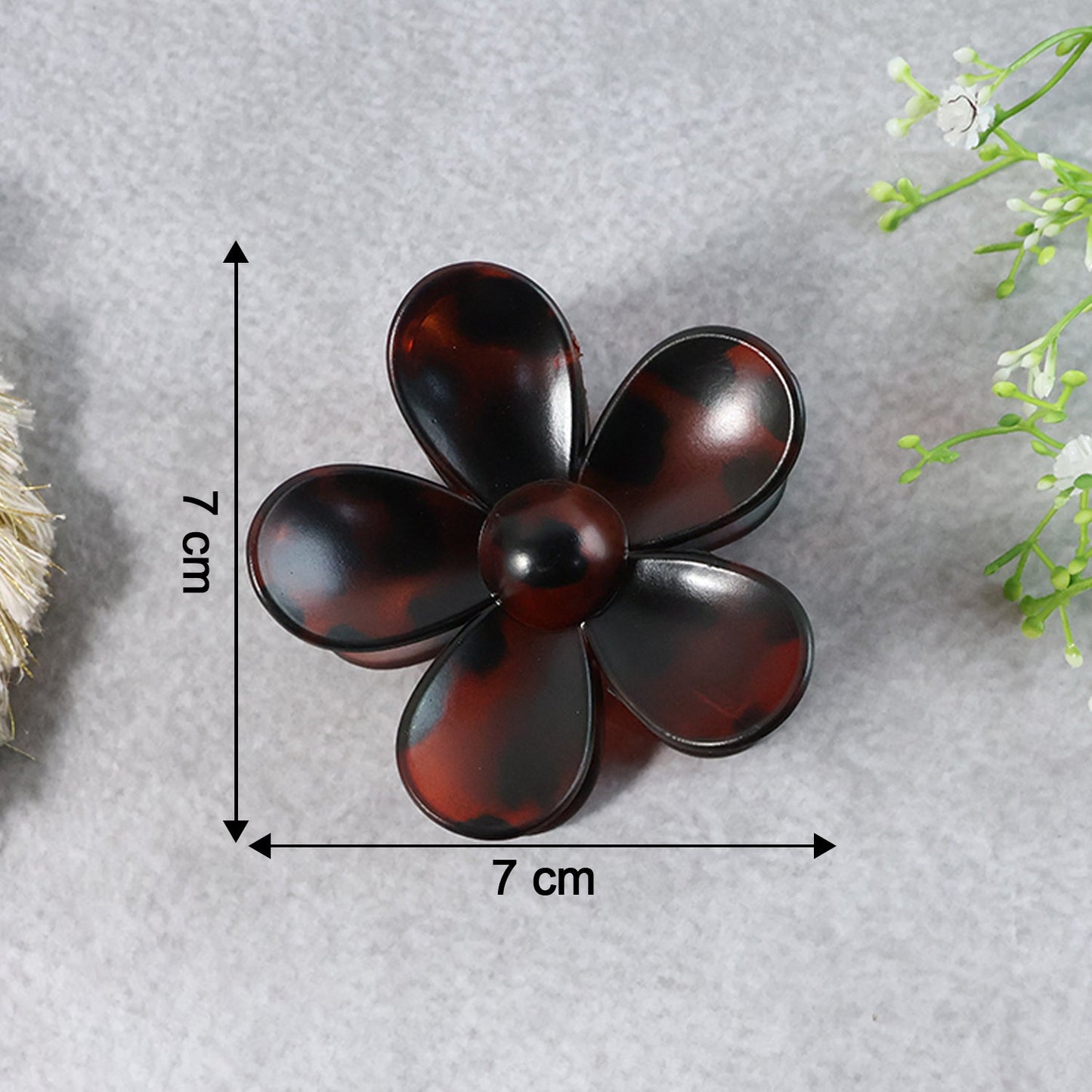 Flower Hair Clip – Elegant Plastic Claw for Secure Hold