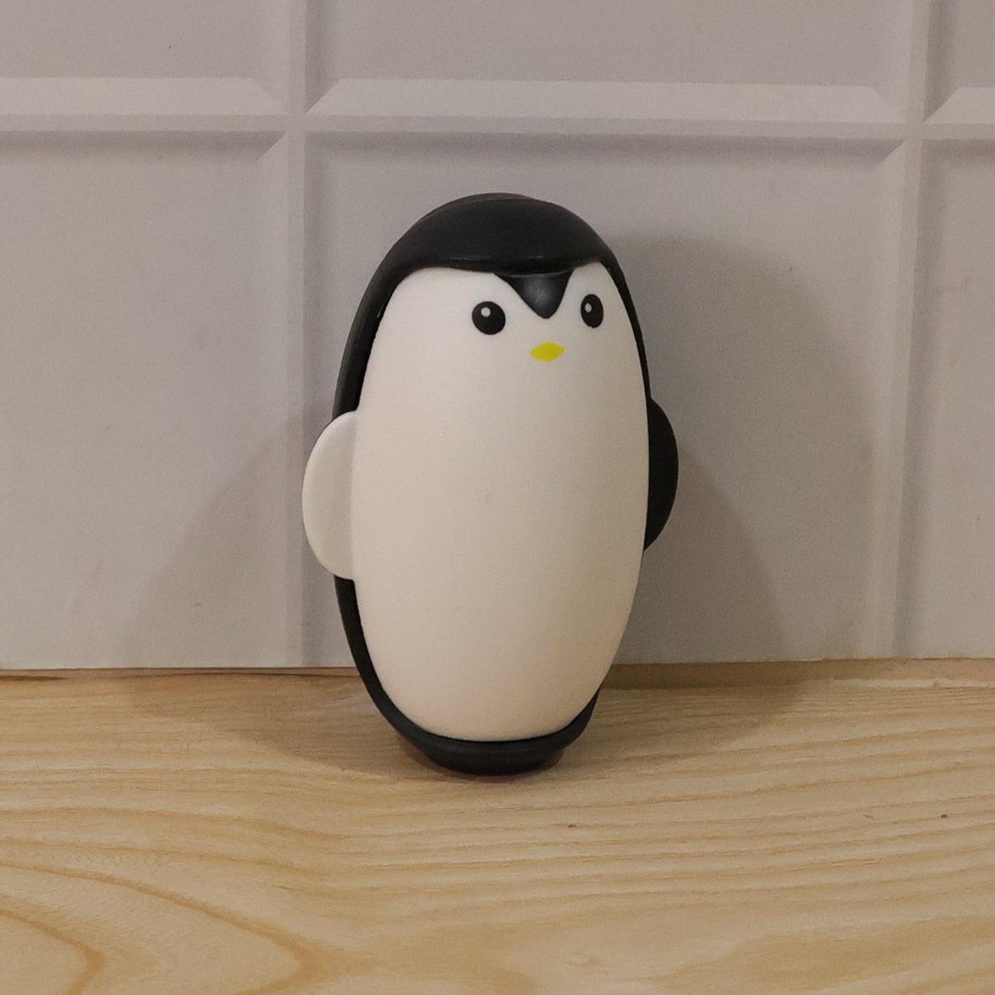 Reusable Penguin Lint Roller – Compact Cleaning Solution