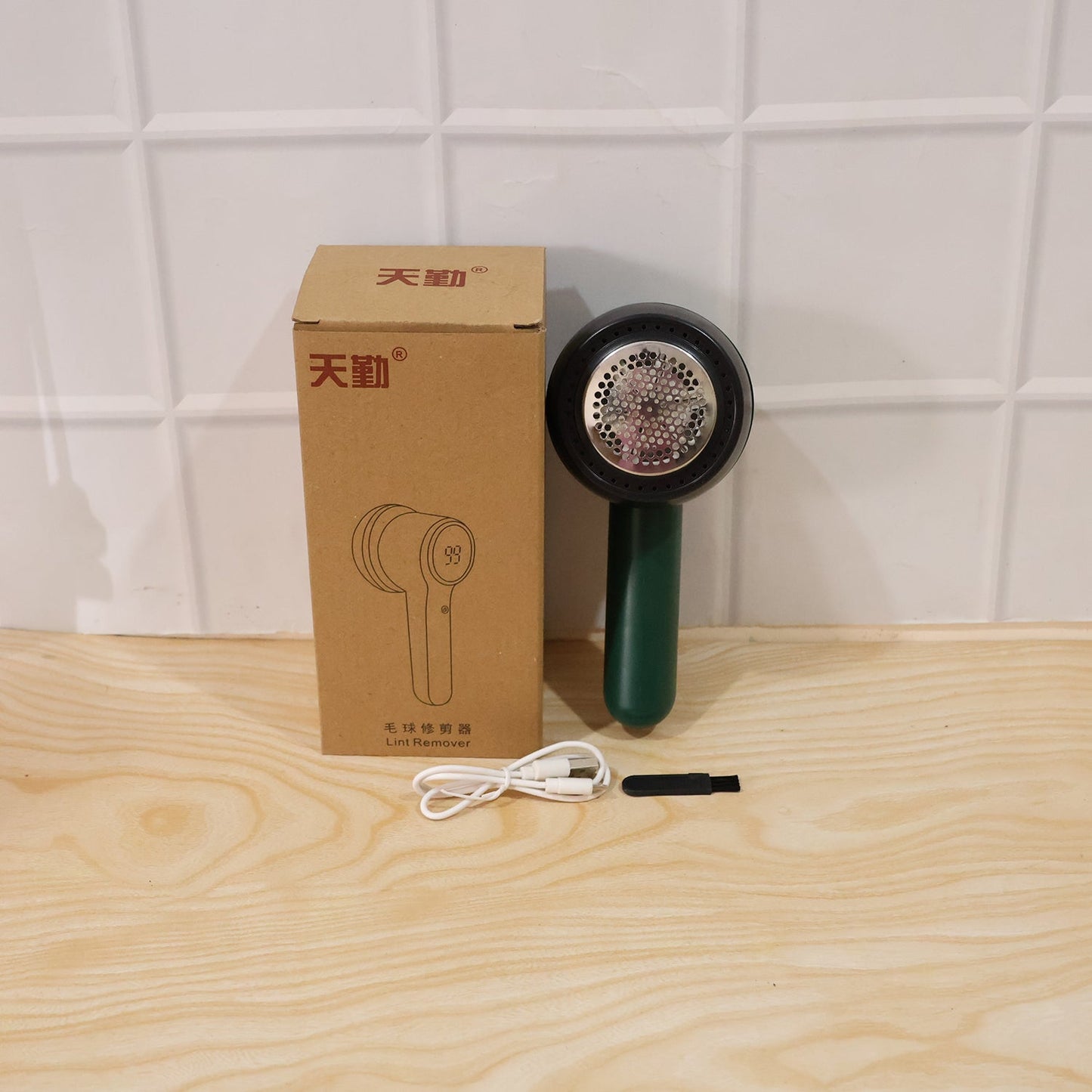 Travel-Ready Electric Lint Remover – Cordless Fabric Shaver
