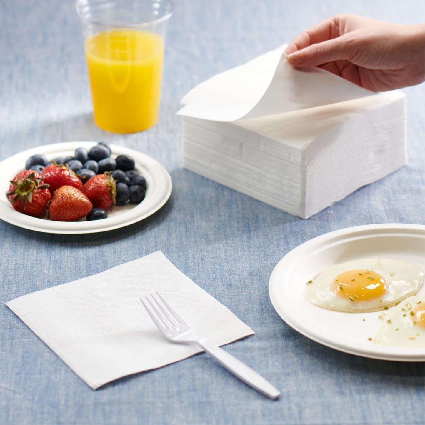Plush feel disposable tissue paper napkins with smooth texture