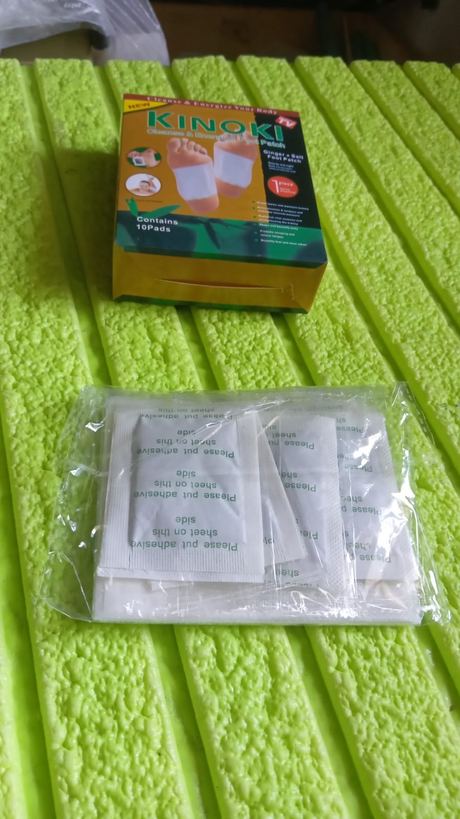 Detox Foot Pads with Ginger & Salt – 10 Pcs | Velvet Wellness