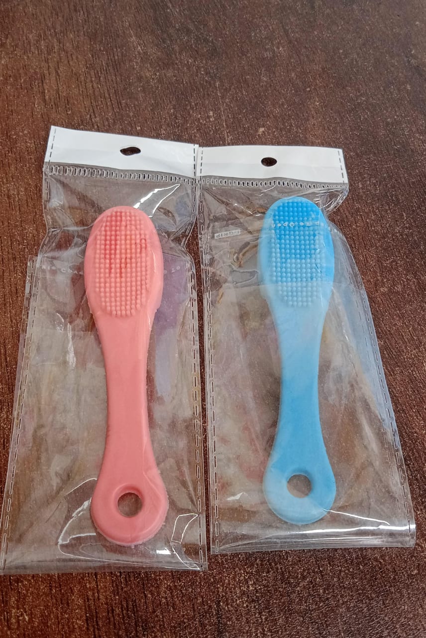 Silicone Finger Scrubber – Gentle Facial Cleansing Tool