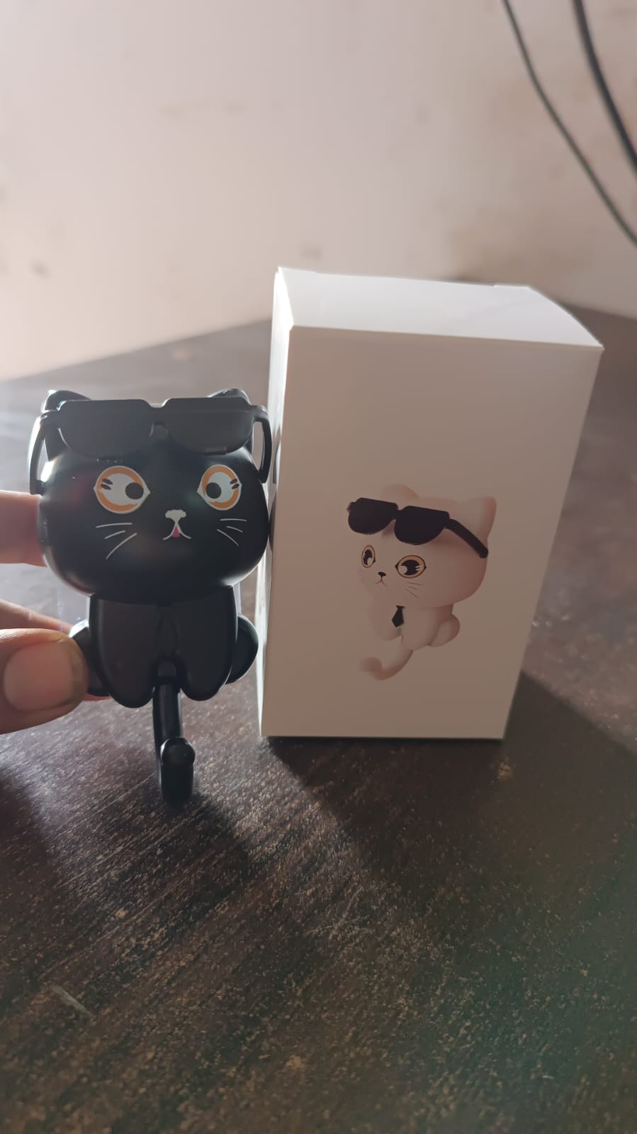 Cat Wall Hook – Cute Sunglasses Design, Self-Adhesive