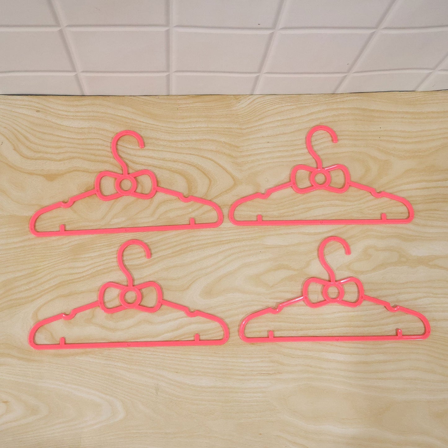 Kids Plastic Clothes Hangers Set of 4 Cute Bow (4 Pc Set)