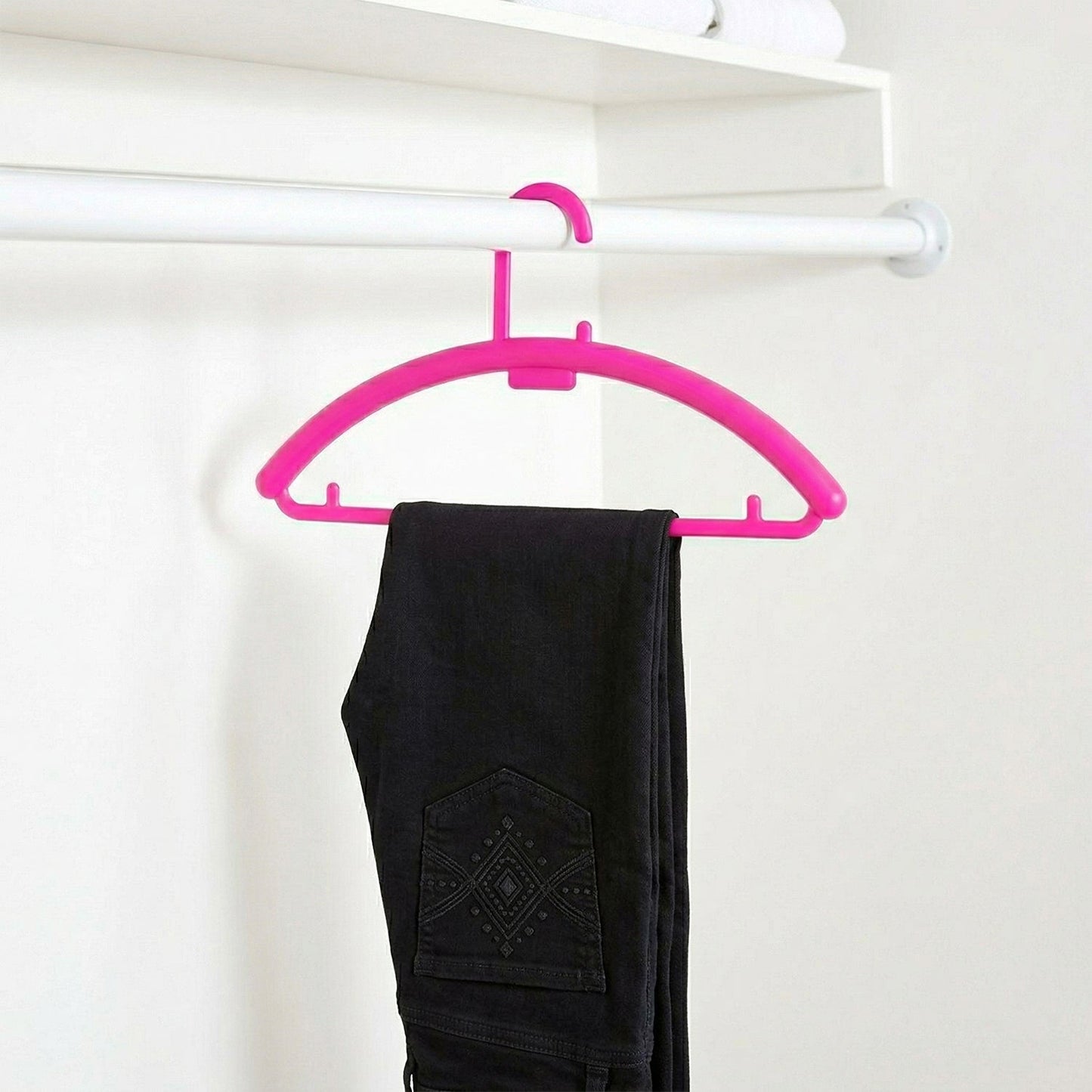 Space-Saving Plastic Clothes Hanger – Durable Wardrobe